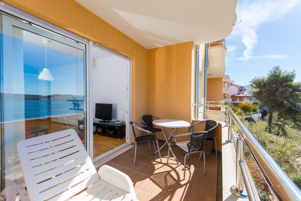 Apartment Labadusa Трогир Экстерьер фото